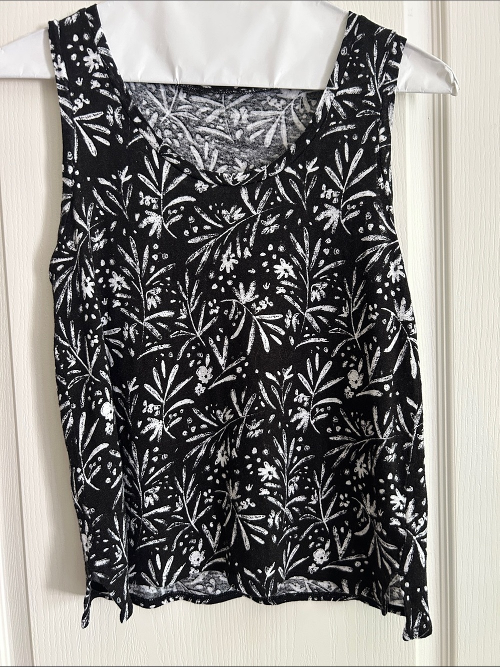 Garnet Hill XS Relaxed Fit organic linen Black & White Floral Tank Top